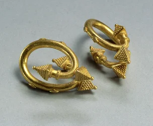 Ein Paar spiralförmige Ohrringe, ca. 450-400 v. Chr. (Gold)